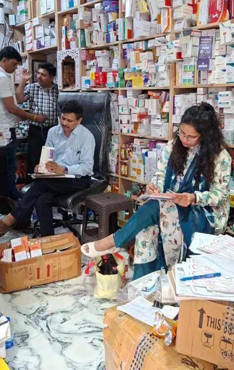 गोंडा में एफएसडीए की छापेमारी: तीन अवैध गोदामों से ₹1.13 करोड़ की नशीली दवाएं जब्त, एक गिरफ्तार