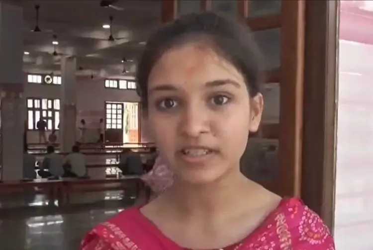 क्या गोरखनाथ मंदिर में सीएम योगी ने कन्‍या पूजन कर मातृ शक्ति को सम्मानित किया?
