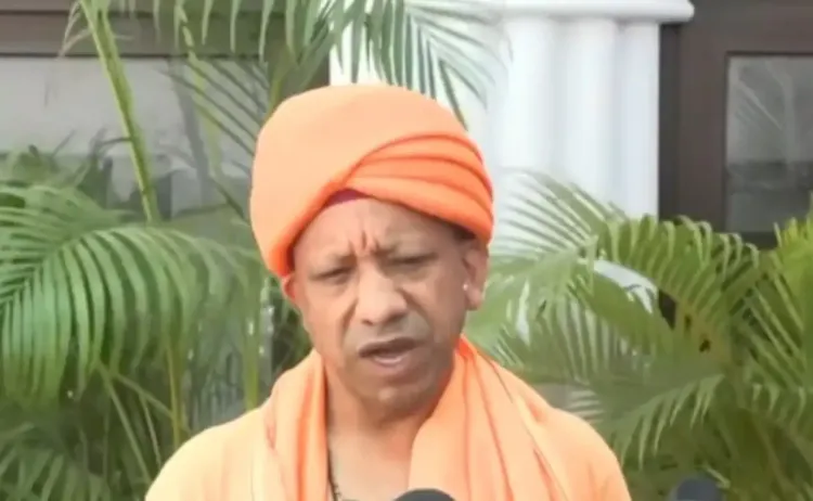 महानवमी पर CM योगी का गोरखनाथ मंदिर में कन्या पूजन, बोले — नारी गरिमा से समझौता नहीं