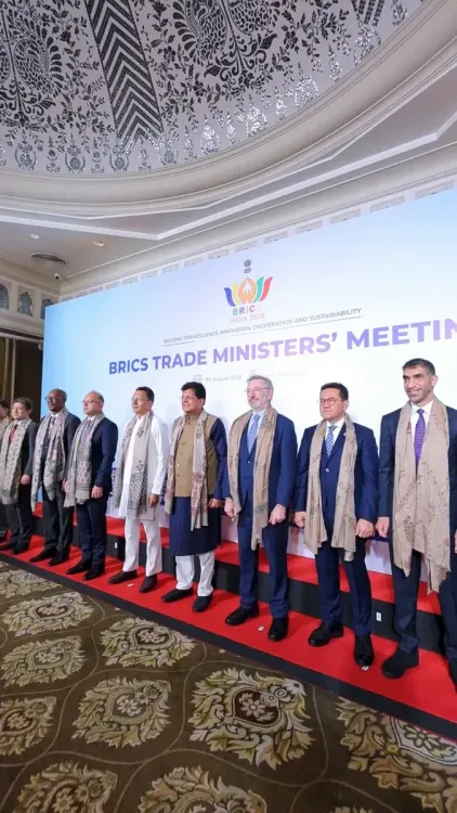 Goyal gifts Sanganeri shawls to BRICS ministers on Handloom Day