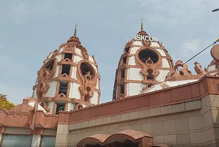 दिल्ली इस्कॉन मंदिर में जन्माष्टमी 2025: मोर-थीम सजावट, 1008 व्यंजनों का भोग और 1,700 सुरक्षाकर्मी तैनात