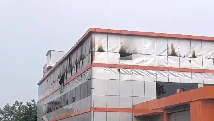 ग्रेटर नोएडा: ILGIM कंपनी में भीषण आग, दीवार गिरने से फायरमैन रोहित यादव व तीरथपाल सिंह की मौत
