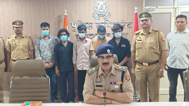 ग्रेटर नोएडा: किराये की गाड़ी से लूट करने वाले संगठित गिरोह के पांच सदस्य गिरफ्तार, 20 मोबाइल और हथियार बरामद