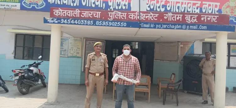 ग्रेटर नोएडा: जानलेवा हमले के आरोपी अनुज को जारचा पुलिस ने किया गिरफ्तार, कुल्हाड़ी बरामद