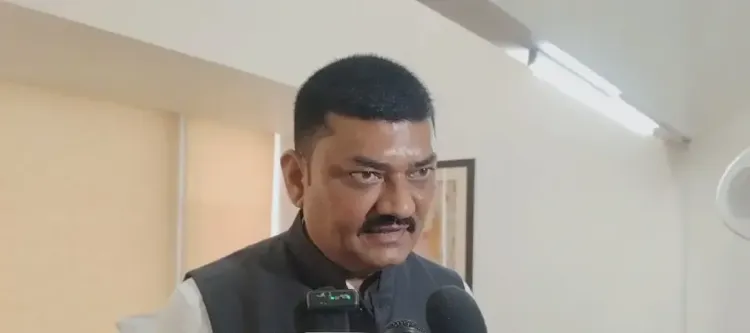 क्या गुजरात में 'आप' के निलंबित विधायक उमेश मकवाणा ने पार्टी के नेताओं पर गंभीर आरोप लगाया?