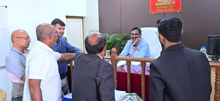 क्या गुजरात के आणंद जिले के कलेक्टर की पहल से राजस्व मामलों का निपटारा आसान हुआ?