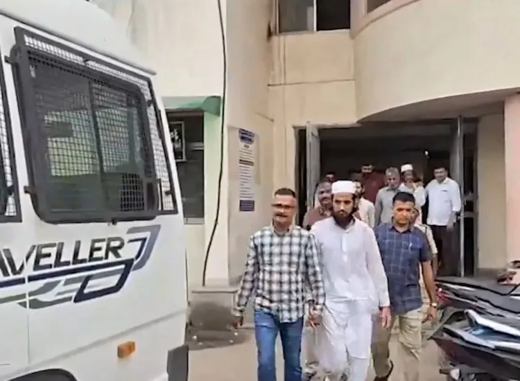 गुजरात एटीएस ने 8 संदिग्ध आतंकियों को कड़ी कोर्ट में पेश किया; AK-47 ट्रेनिंग और कार्बन मोनोऑक्साइड गैस बनाने का खुलासा