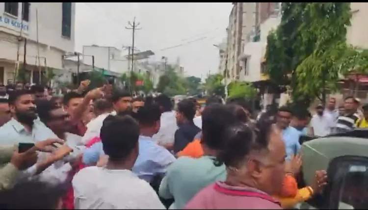 Manjalpur bypoll: Congress alleges MCC violation after BJP-Congress clash at polling booth
