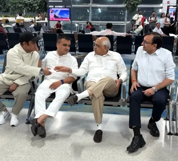 Gujarat Leaders Engage with Citizens at Delhi Airport