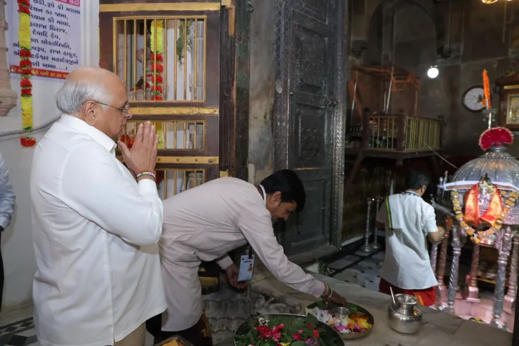 Did Gujarat CM Pray at the Historic Hatkeshwar Mahadev Temple in Vadnagar?