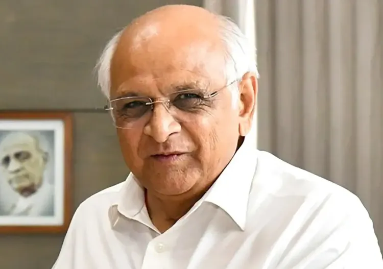 How has Gujarat disbursed over Rs 1,432 crore to women self-help groups?