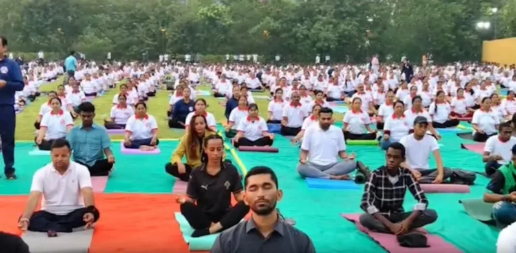 गिफ्ट सिटी में अंतरराष्ट्रीय योग दिवस: 1,500 से अधिक कॉर्पोरेट कर्मियों ने किया योगाभ्यास