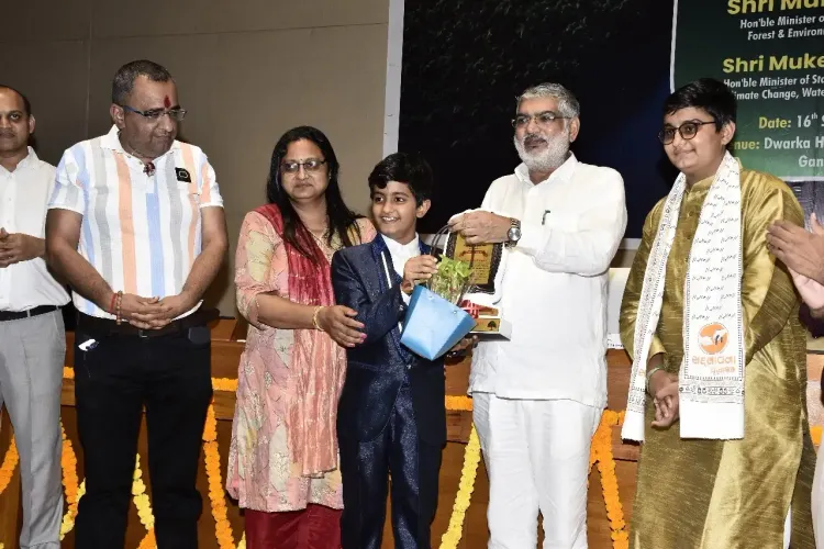How Did the Gujarat Government Honor Environmental Champions on PM Modi's Birthday?