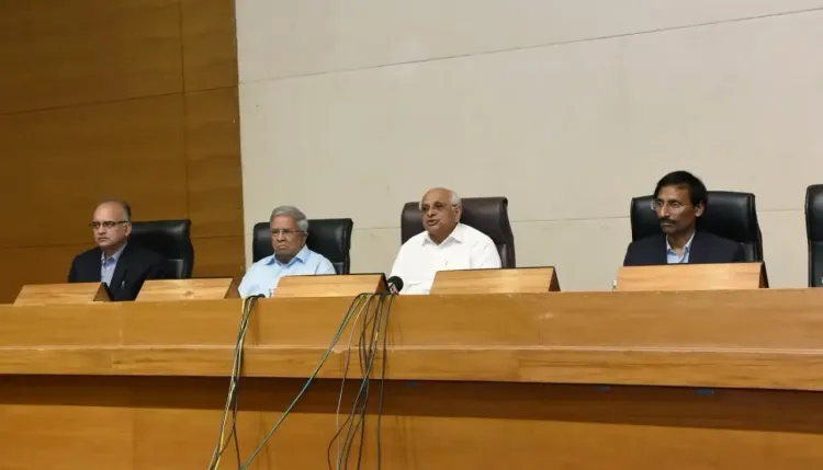 Gujarat Officials Applaud Central Government's Fuel Duty Cut