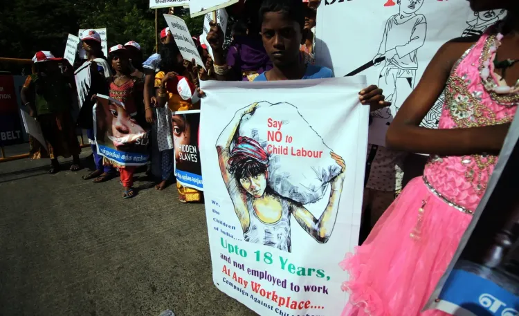 गुजरात में 'ऑपरेशन चाइल्डहुड फ्रीडम': 14 दिनों में 84 बाल मजदूर मुक्त, 26 पर FIR