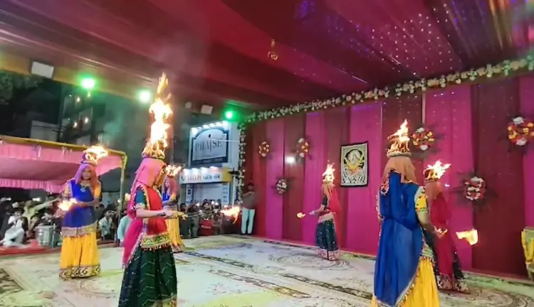 गुजरात नवरात्रि: राजकोट में 19 साल पुरानी 'इंधोनी रास' और जामनगर में 52 साल पुरानी 'स्वास्तिक अंगारा रास' परंपरा