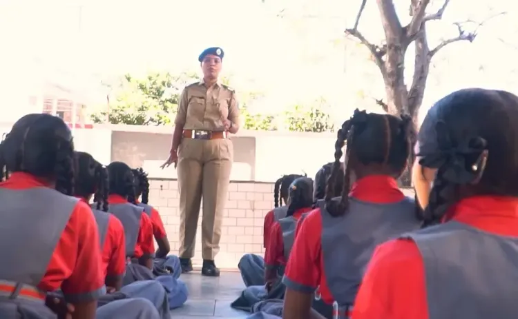 क्या गुजरात सरकार का ‘सक्षम युविका प्रोजेक्ट’ किशोरियों के सशक्तीकरण में सफल हो रहा है?