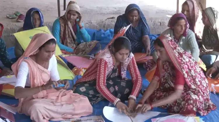 क्या गुजरात सरकार की योजनाओं का लाभ लेकर ग्रामीण महिलाएं आत्मनिर्भर बन रही हैं?