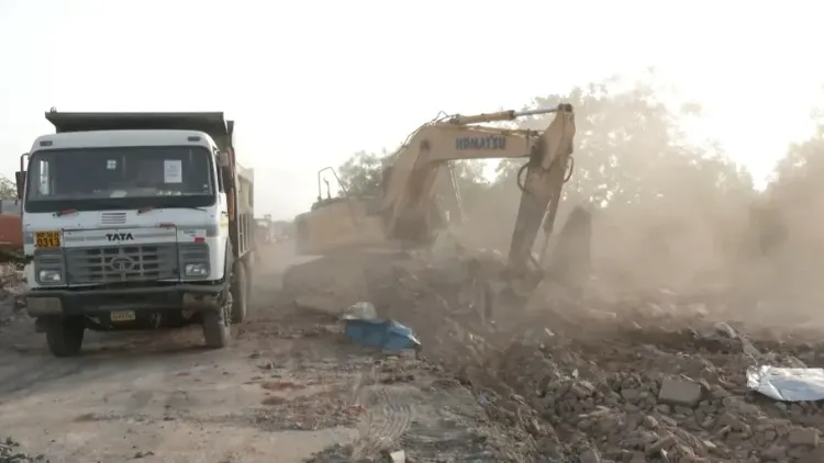 विरामगाम में NH-17 विस्तार के लिए 4,000 वर्ग मीटर अतिक्रमण हटाया, तीन दरगाह समेत ढाँचे ध्वस्त