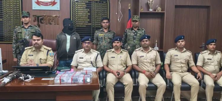 गुमला पुलिस ने नाकाम की बड़ी साजिश: AK-56 राइफल, देसी कार्बाइन और गोलियों का जखीरा बरामद, एक गिरफ्तार
