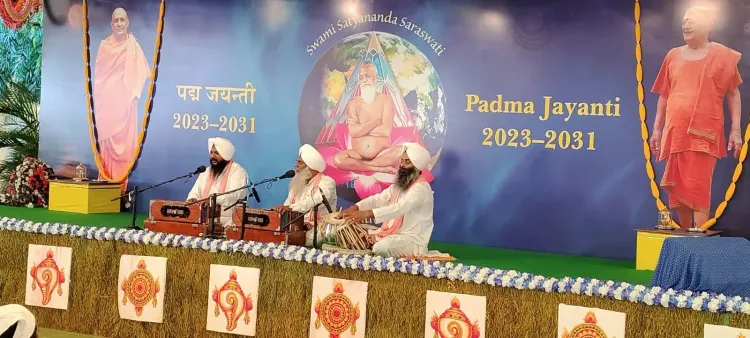 स्वामी निरंजनानंद सरस्वती: गुरबाणी में साधना और सेवा का संतुलन ही सच्चा शिष्यत्व