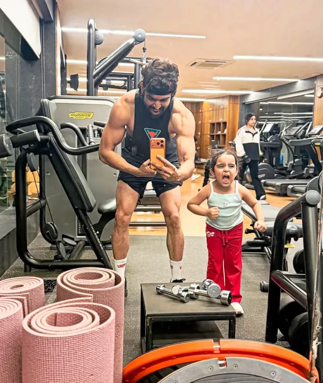 Gurmeet Choudhary's daughter Lianna picks up gym lessons from dad