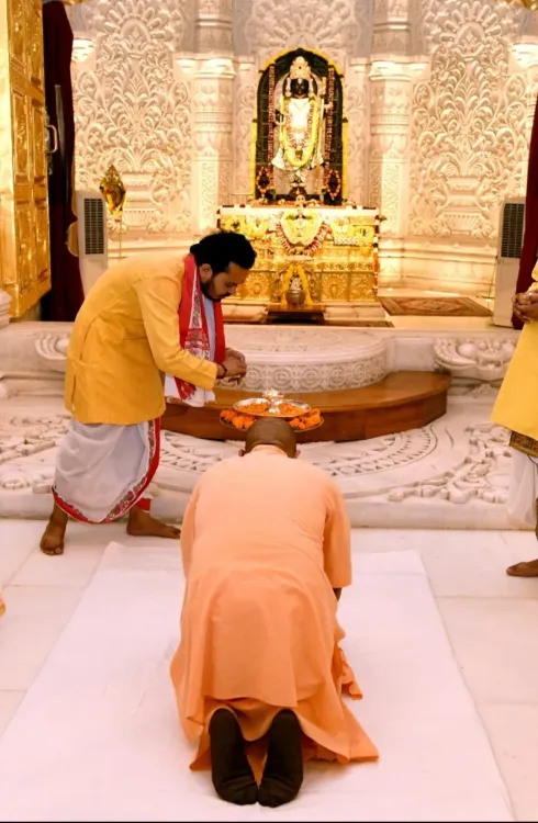 सीएम योगी का अयोध्या में उद्घोष: अयोध्या के राजा ज्ञान परंपरा और गोमाता की रक्षा करते हैं