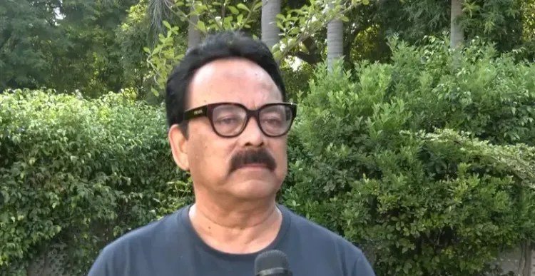 इंडिया ब्लॉक का मकर द्वार पर प्रदर्शन: CEC ज्ञानेश कुमार का इस्तीफा, SIR रद्द करने और बैलेट पेपर चुनाव की माँग