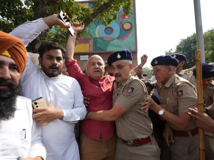 ज्ञानेश कुमार के इस्तीफे की मांग: चंडीगढ़ में AAP का प्रदर्शन, सिसोदिया समेत सैकड़ों हिरासत में