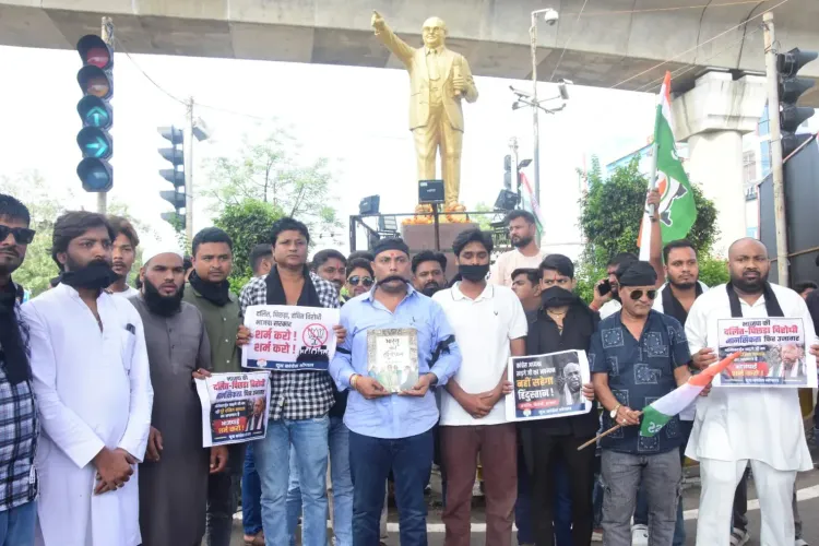 हल्द्वानी 'शुद्धिकरण' विवाद: भोपाल में युवा कांग्रेस का धरना, खड़गे के अपमान पर BJP को घेरा