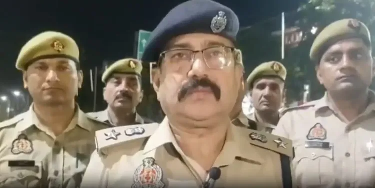 हापुड़ में बारातियों से भरी बस और ट्रक की भीषण टक्कर, छह की जान गई, सात घायल