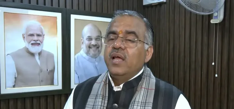 क्या हत्यारों और नक्सलियों का महिमामंडन घिनौना अपराध है?