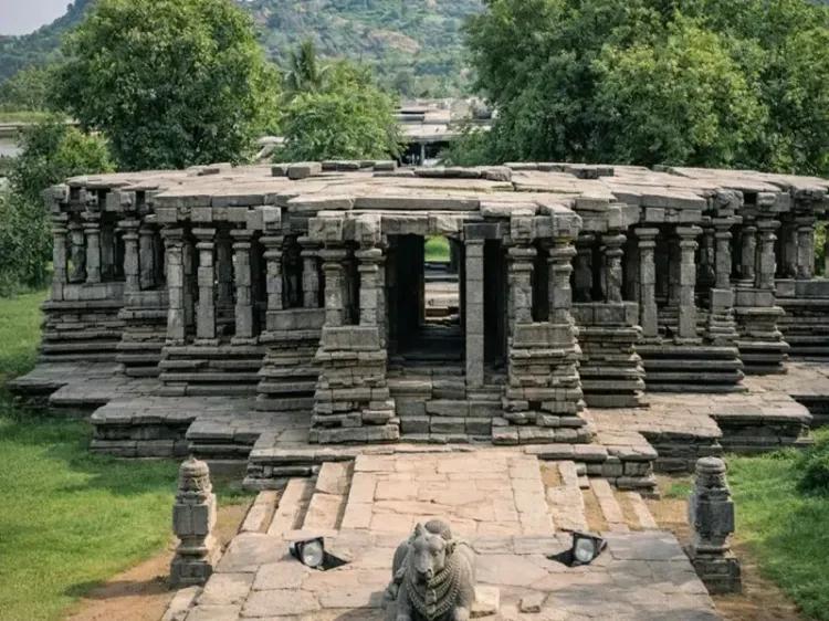 क्या हजार स्तंभों वाले मंदिर में एक ही छत के नीचे भगवान विष्णु, शिव और सूर्य मौजूद हैं?