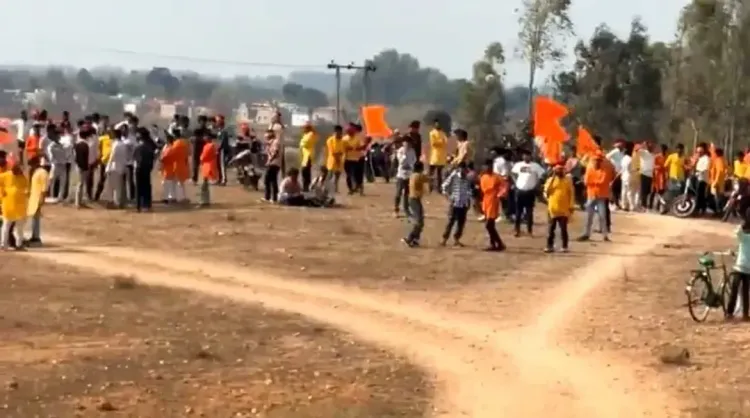 हजारीबाग में मंगला जुलूस के दौरान पुलिस और ग्रामीणों के बीच हुई झड़प में कई लोग घायल