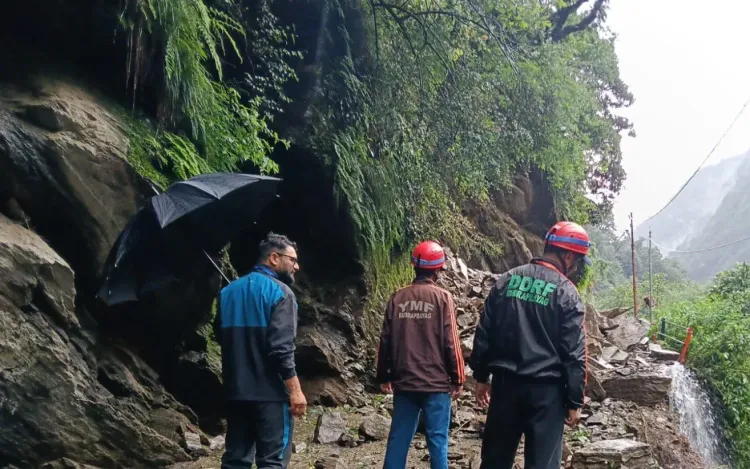 Uttarakhand heavy rain alert: Kedarnath route blocked, 142 roads shut