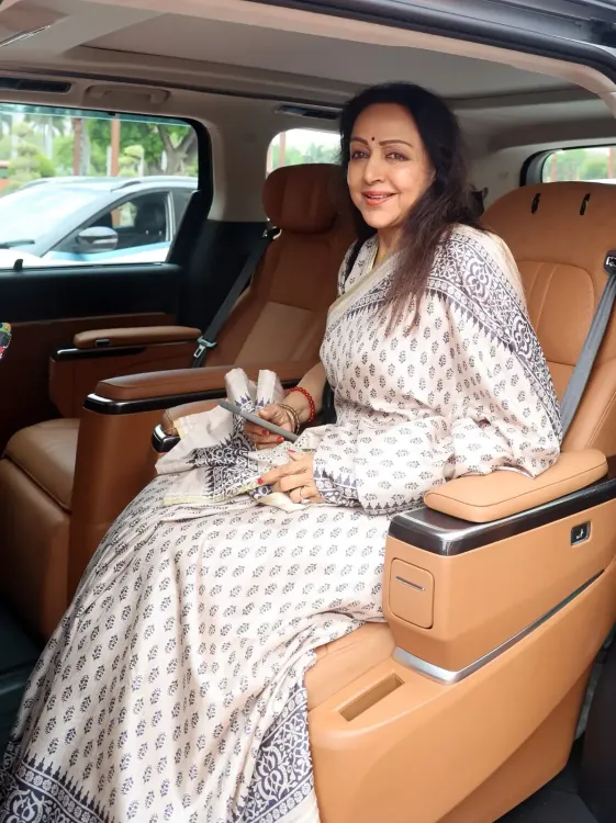 Hema Malini Declares Neena Gupta's 'Aachari Baa' Essential Viewing