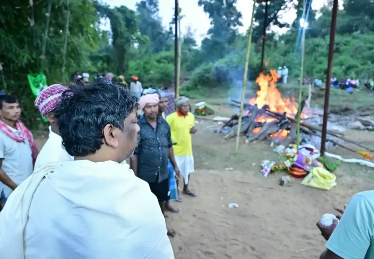 रूपी सोरेन का नेमरा में अंतिम संस्कार, CM हेमंत सोरेन ने दी मुखाग्नि
