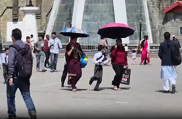 शिमला में असामान्य गर्मी से परेशान पर्यटक और निवासी, 12 साल में पहली बार ऐसा बदलाव