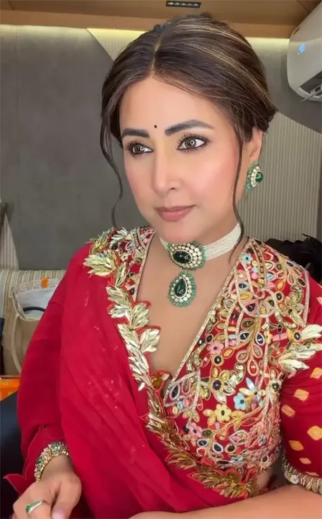 Has Hina Khan Recreated Kajol’s Iconic Dialogue from K3G?