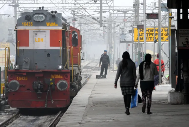 क्या रेलवे ने तत्काल टिकटों की उपलब्धता बढ़ाने के लिए 3.02 करोड़ संदिग्ध यूजर आईडी को निष्क्रिय किया?