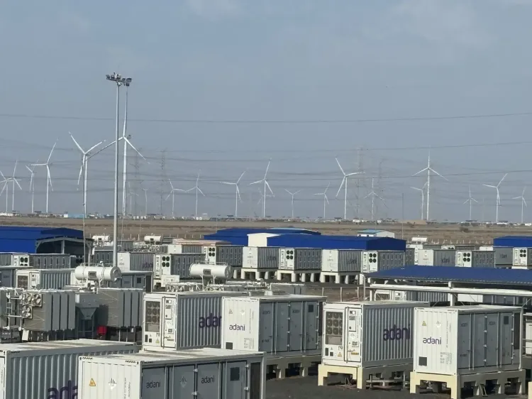 अदाणी ग्रीन एनर्जी ने खावड़ा में बीईएसएस क्षमता 6.63 GWh पर पहुँचाई, 14 महीनों में हुई दोगुनी