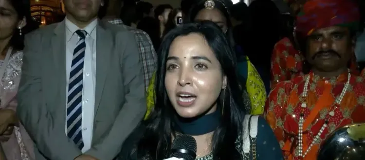 पेरिस में PM मोदी से मिला भारतीय समुदाय, 'ऐ वतन' की धुन पर छलके भावुक आँसू