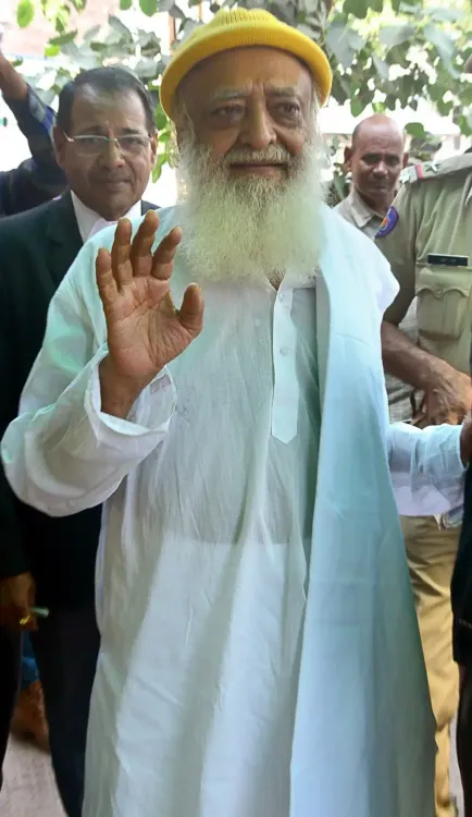 आसाराम पर जेल वापसी में देरी का मामला दर्ज, मेडिकल पैरोल खत्म होने के घंटों बाद पहुँचे जोधपुर