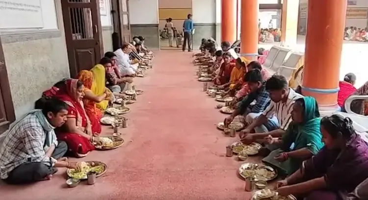 अयोध्या की राम रसोई: अफवाहों के बावजूद श्रद्धालुओं की भीड़