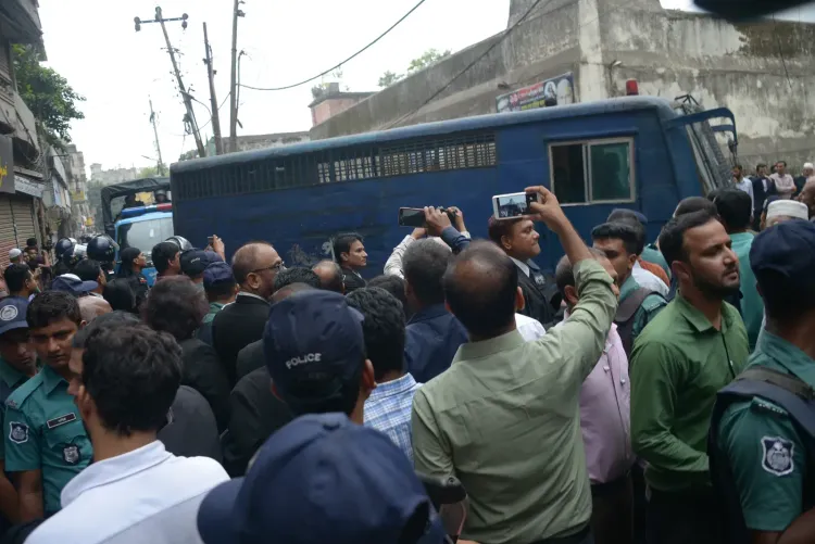 बांग्लादेश आईसीटी ने तीन पत्रकारों को जेल भेजा, जुलाई 2024 विरोध-प्रदर्शन मामले में कार्रवाई