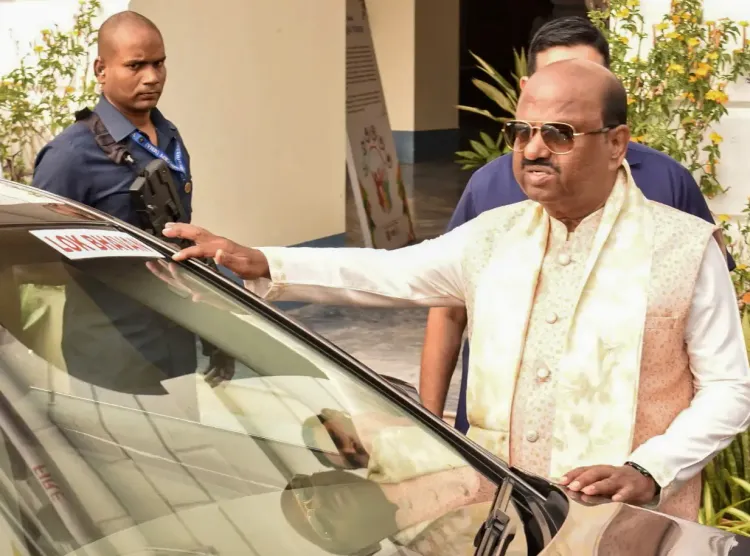 क्या कोलकाता में बिना सुरक्षा के सड़क पर उतरेंगे राज्यपाल सीवी आनंद बोस?