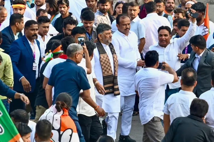 राहुल गांधी के सुरक्षाकर्मियों ने CM शिवकुमार को धक्का दिया, BJP बोली — 'कांग्रेस शैली का अपमान'