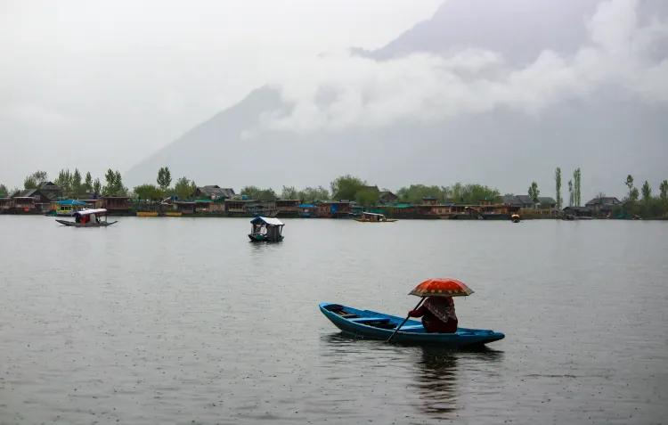 कैग रिपोर्ट में गंभीर खुलासा- 'जम्मू-कश्मीर में 697 झीलों में से 518 झीलें लुप्त'