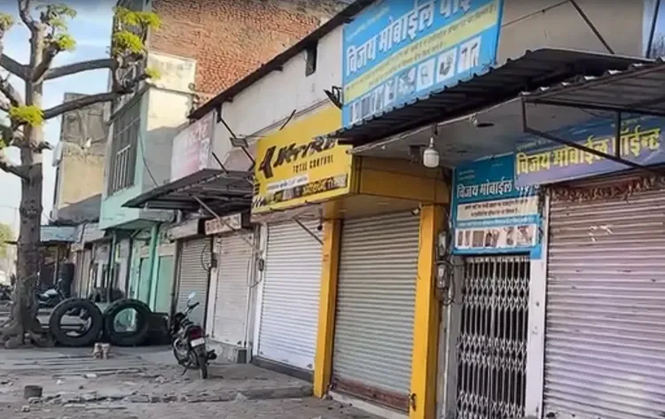 क्या चौमूं में धार्मिक स्थल के विवाद के बाद हुई हिंसा की स्थिति तनावपूर्ण है?