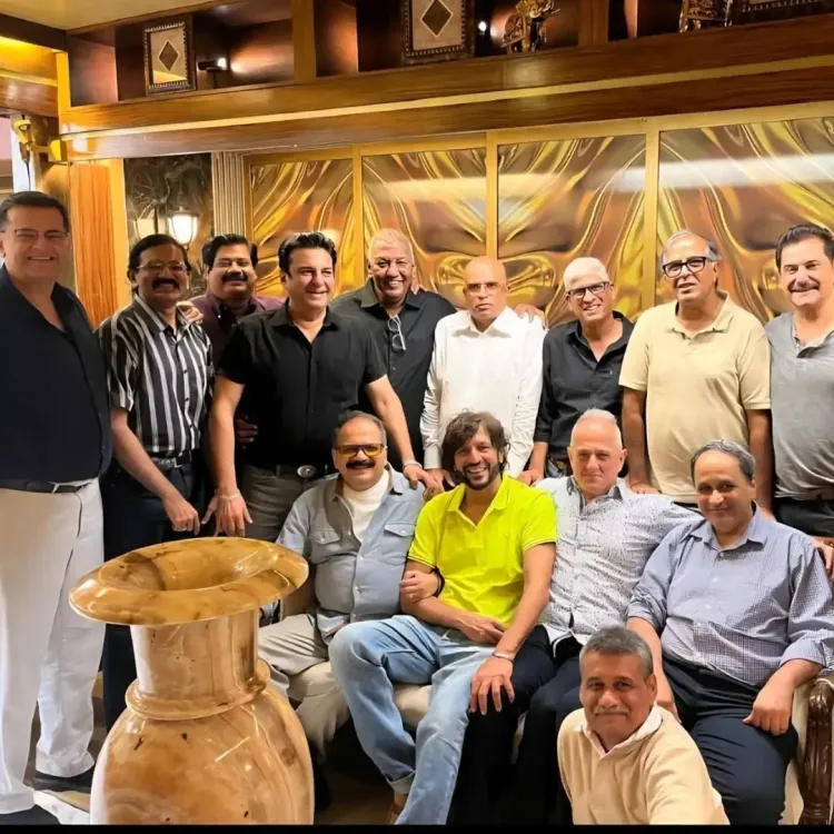 क्या चंकी पांडे ने अपने स्कूल के दोस्तों के साथ फ्रेंडशिप डे मनाया?